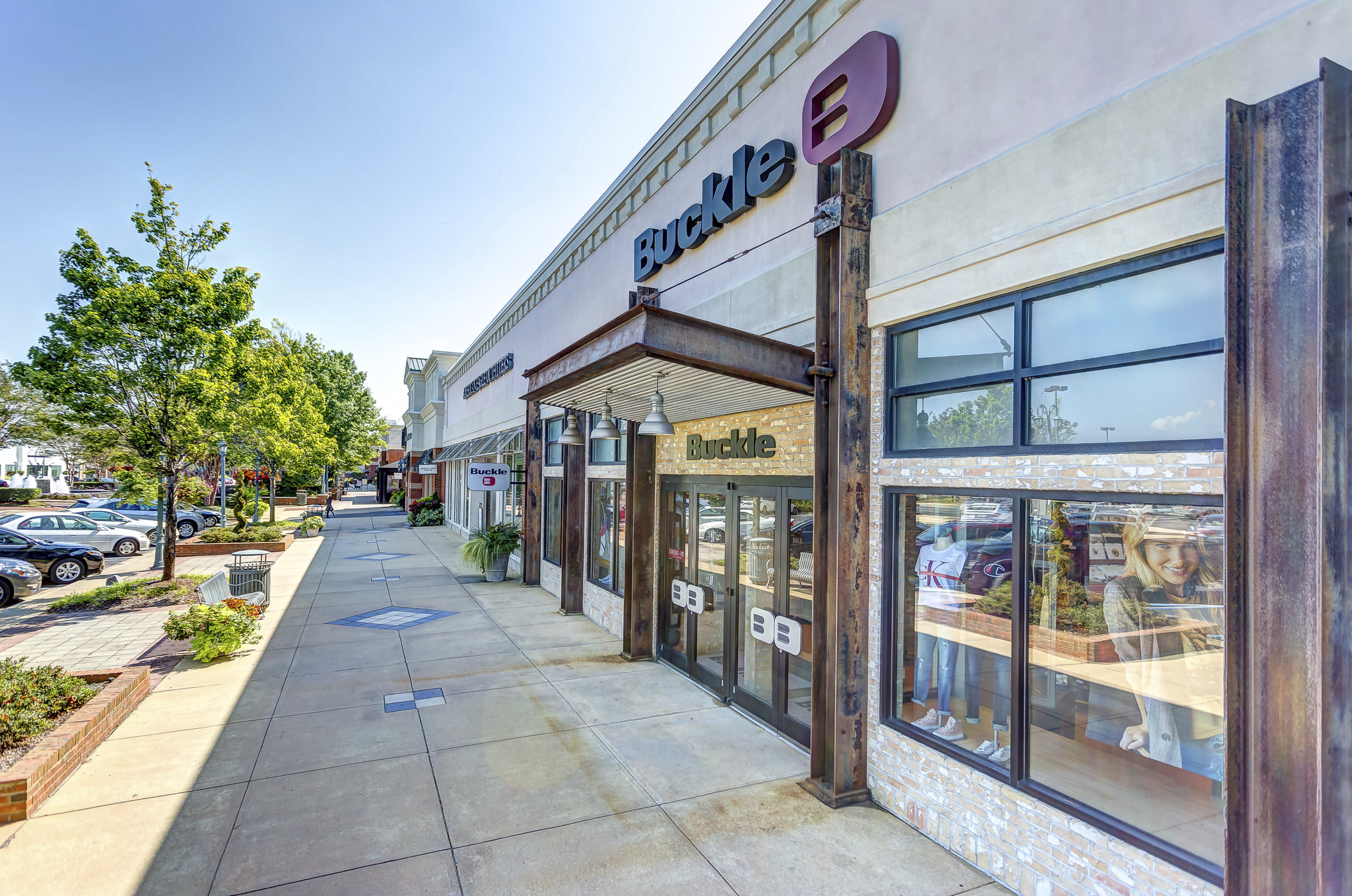 On the Go – The Shoppes at EastChase